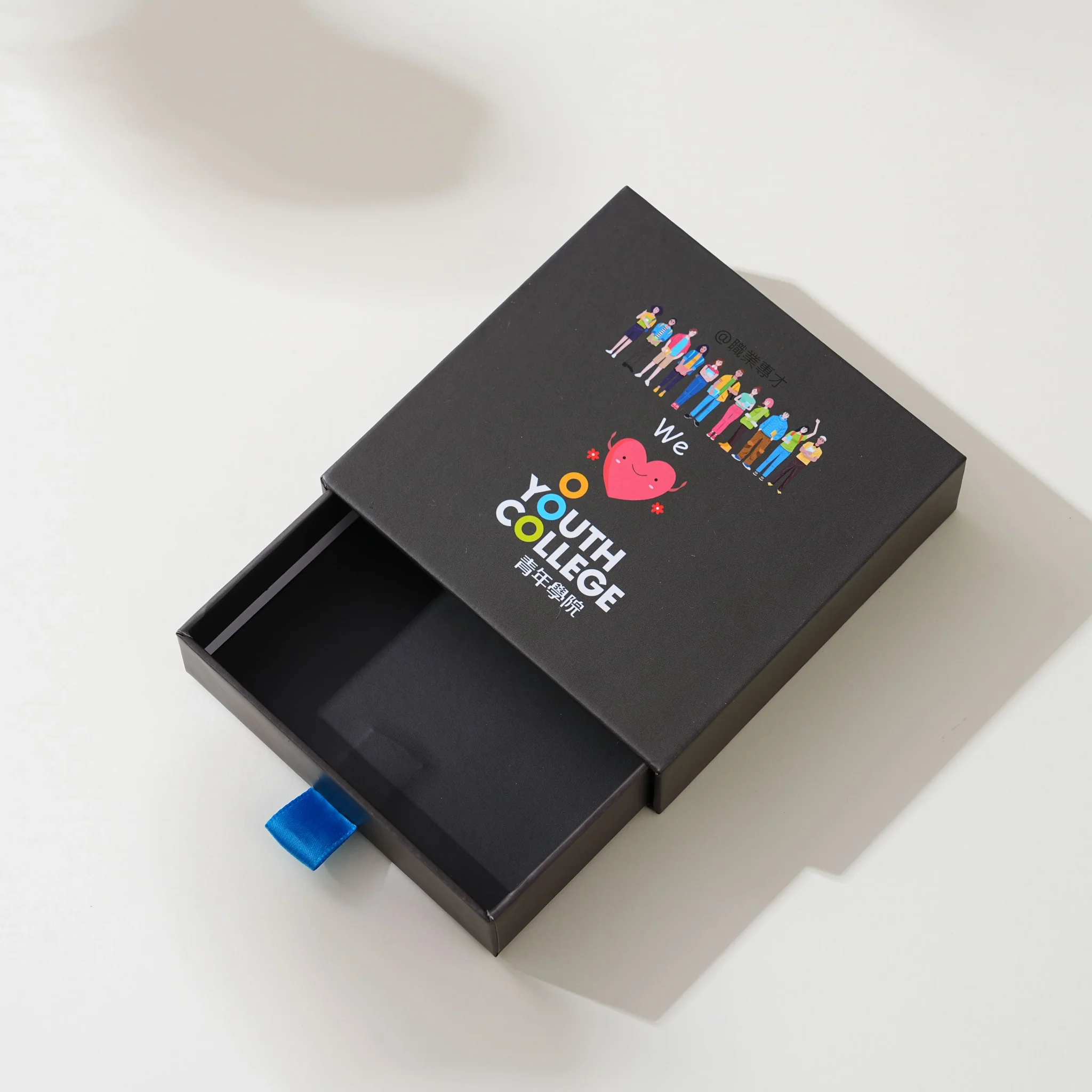 High-contrast drawer rigid box